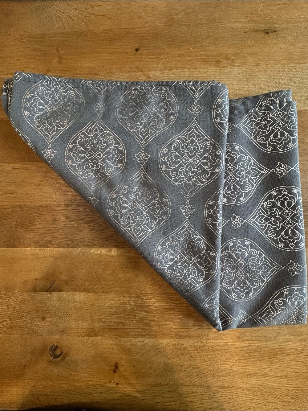 Christmas 🎄 Decorative Table Cloth with Silver ornament Pattern